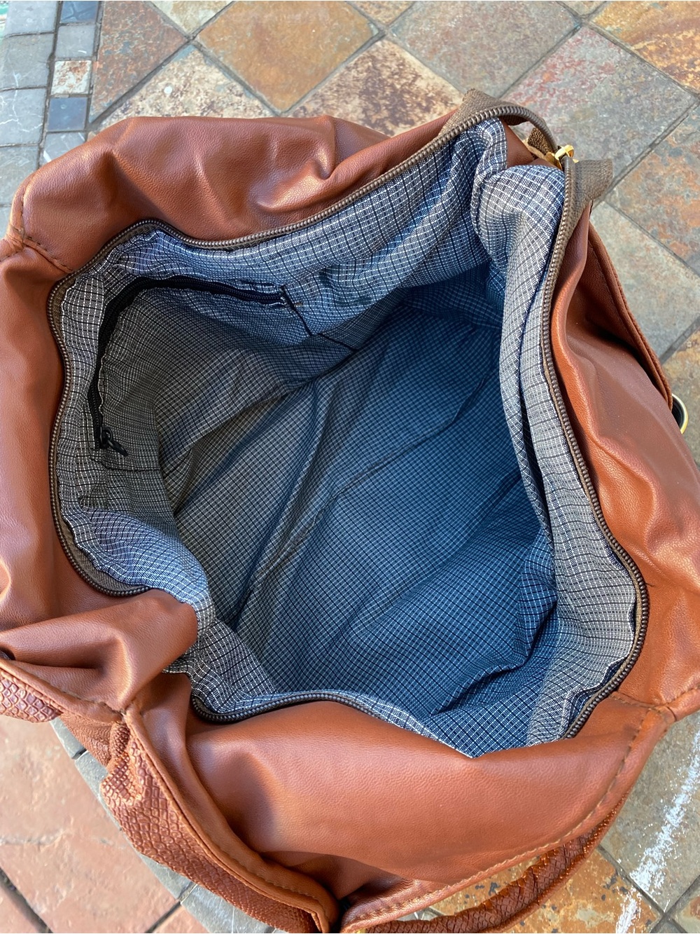 Elegant Brown Hobo Bag with Wrapped Handle - Picture 3 of 3